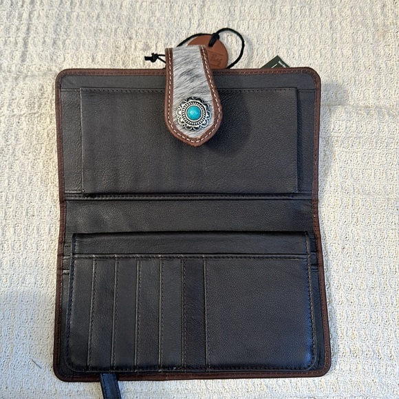 NWT Myra wallet - Picture 2 of 3
